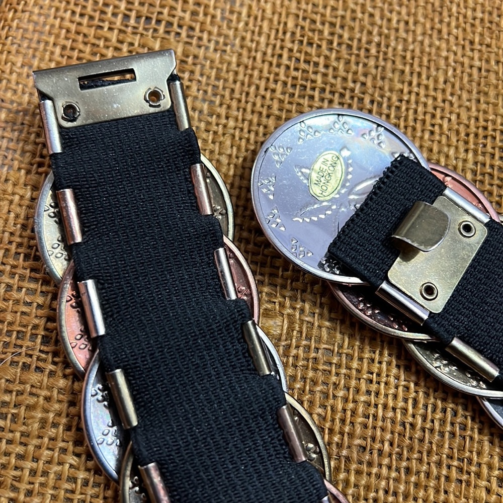 Great looking stamped metal disk elasticized belt.  Approx.  25” long laid flat - Picture 3 of 3